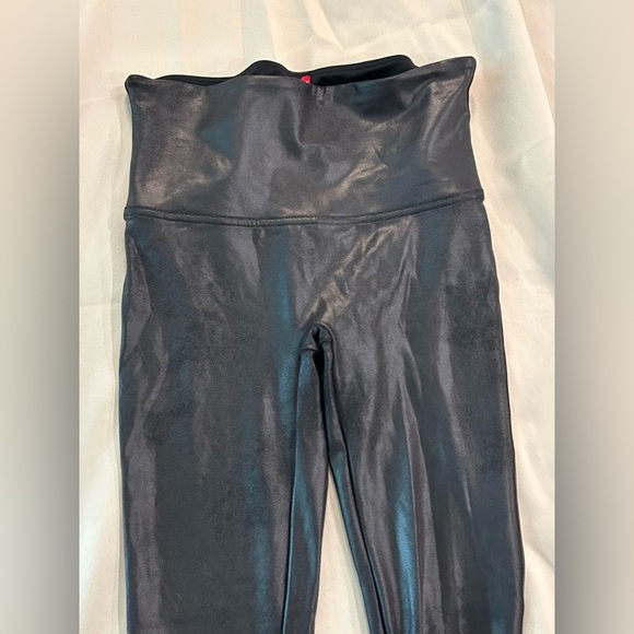 Spanx Faux Leather Shiny Black Leggings - L - Picture 3 of 9
